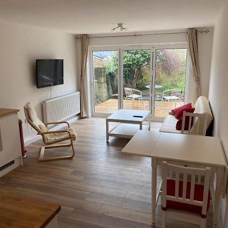 Adorable One-Bedroom Flat With Patio Garden. Southwick  Extérieur photo