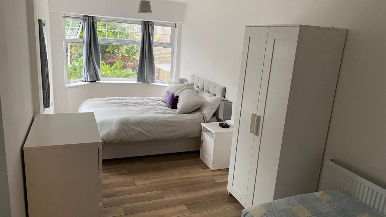 Adorable One-Bedroom Flat With Patio Garden. Southwick  Extérieur photo