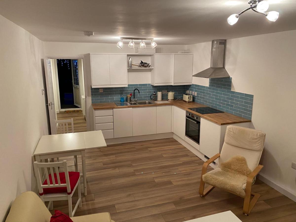 Adorable One-Bedroom Flat With Patio Garden. Southwick  Extérieur photo