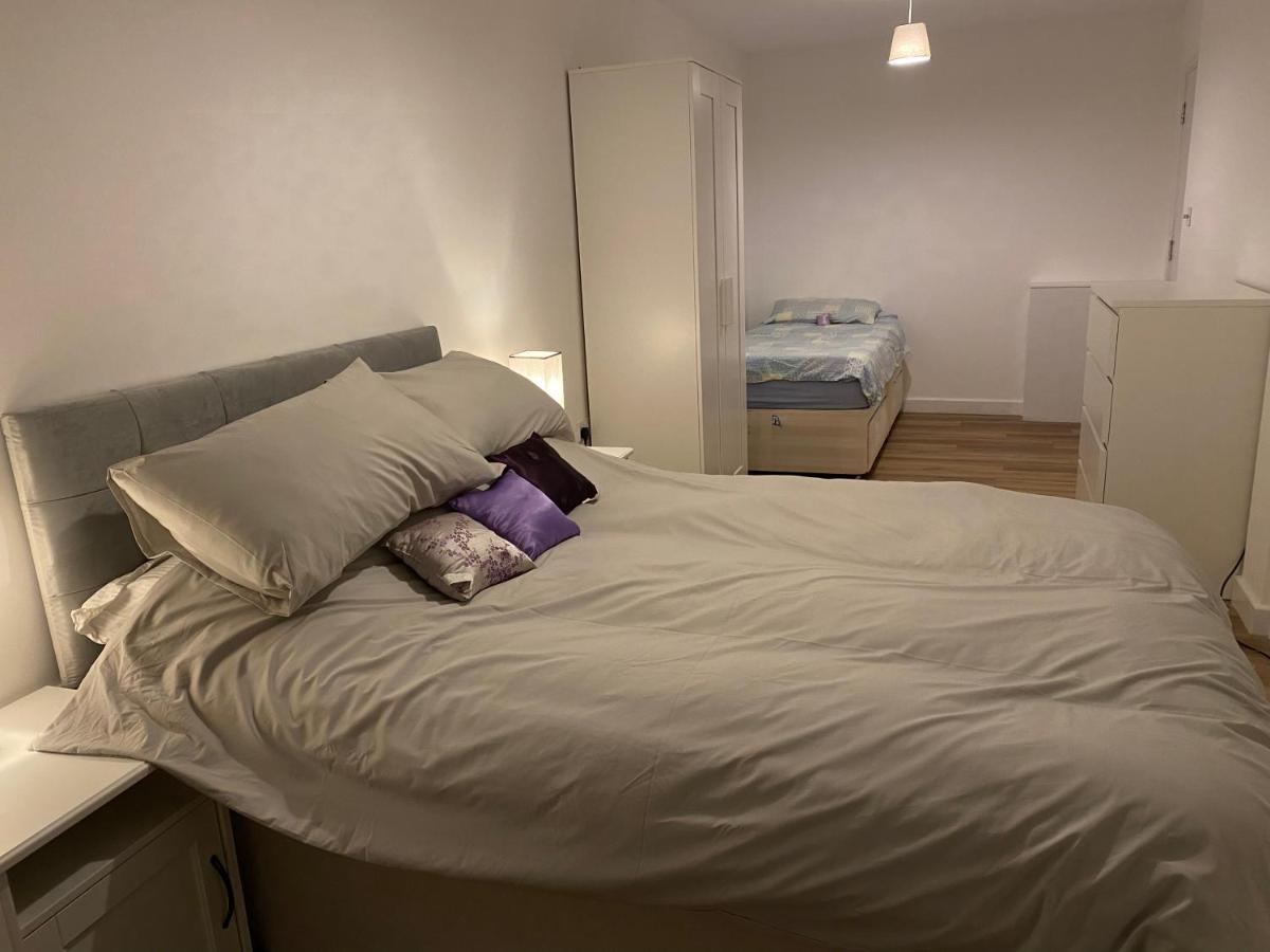 Adorable One-Bedroom Flat With Patio Garden. Southwick  Extérieur photo
