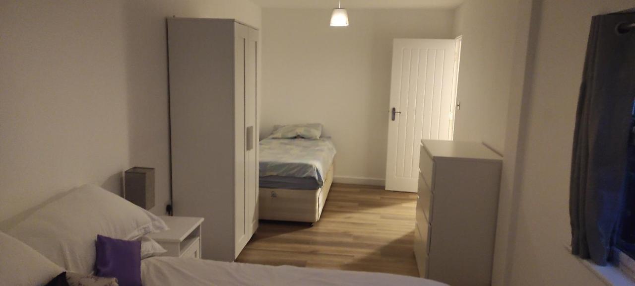 Adorable One-Bedroom Flat With Patio Garden. Southwick  Extérieur photo
