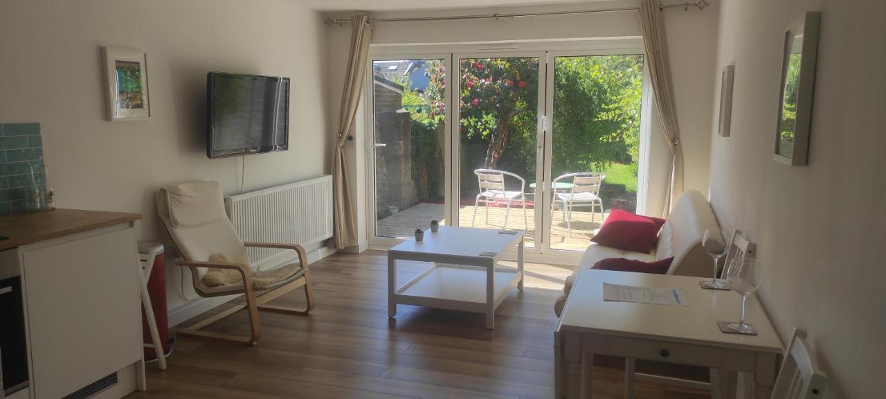 Adorable One-Bedroom Flat With Patio Garden. Southwick  Extérieur photo