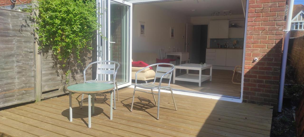 Adorable One-Bedroom Flat With Patio Garden. Southwick  Extérieur photo